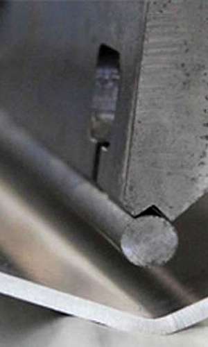 Corte e dobra de chapa galvanizada Corte e dobra de chapa galvanizada