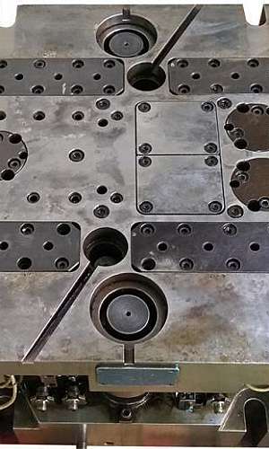 Ferramentaria de moldes de injeção de alumínio