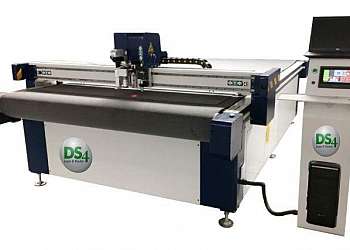 Máquina de corte e vinco para caixas de papelão ondulado Máquina de corte e vinco para caixas de papelão ondulado